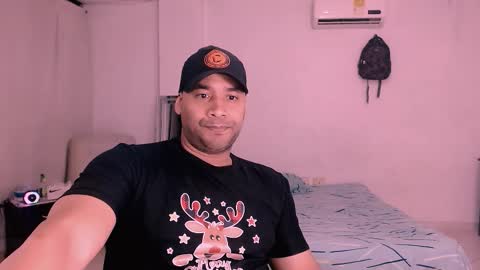 Snapshot of jho173027 chatting on 12-04-25, 03:38 En moreno online show from 12-04-25, 03:38