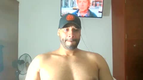 Snapshot of jho173027 chatting on 12-13-25, 08:25 En moreno online show from 12-13-25, 08:25