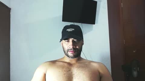 Snapshot of jho173027 chatting on 12-16-25, 05:34 En moreno online show from 12-16-25, 05:34