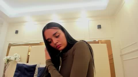 Jhoana  online show from 10-17-25, 05:15