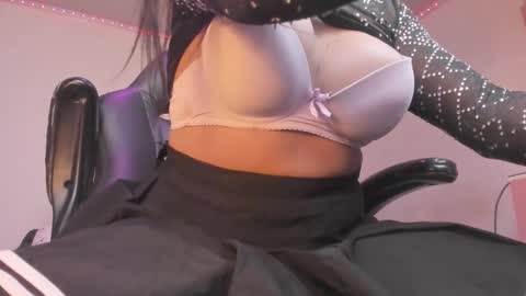 Snapshot of jhoanatrans22 chatting on 11-28-25, 12:13 jhoanatrans22 online show from 11-28-25, 12:13