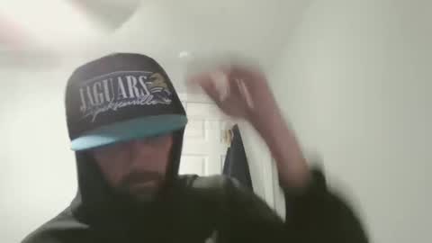 Snapshot of jholls chatting on 12-08-24, 01:46 jholls online show from 12-08-24, 01:46