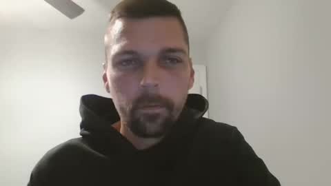 Snapshot of jholls chatting on 12-19-24, 02:01 jholls online show from 12-19-24, 02:01