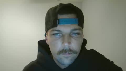 Snapshot of jholls chatting on 10-12-25, 01:26 jholls online show from 10-12-25, 01:26