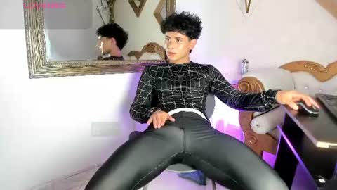 JHONNATHAN online show from 07-11-26, 09:05