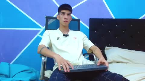 Snapshot of jhony_sex3 chatting on 02-05-25, 07:18 jhony_sex3 online show from 02-05-25, 07:18