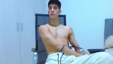 Snapshot of jhony_sex3 chatting on 10-10-25, 07:07 jhony_sex3 online show from 10-10-25, 07:07