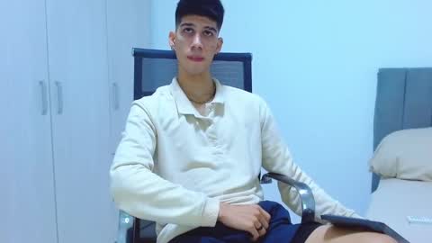 Snapshot of jhony_sex3 chatting on 10-15-25, 06:13 jhony_sex3 online show from 10-15-25, 06:13