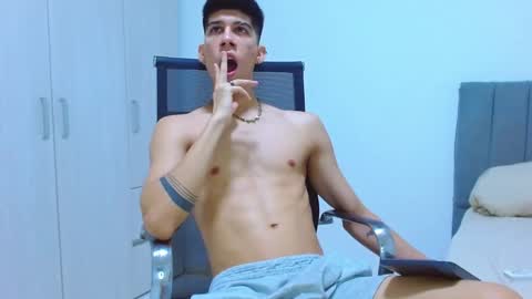 Snapshot of jhony_sex3 chatting on 10-17-25, 06:49 jhony_sex3 online show from 10-17-25, 06:49