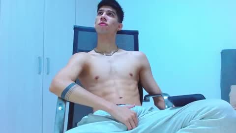 Snapshot of jhony_sex3 chatting on 10-24-25, 04:31 jhony_sex3 online show from 10-24-25, 04:31