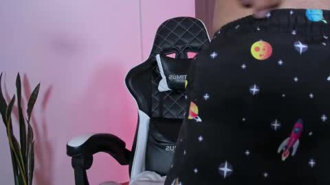 Snapshot of jhors_silv chatting on 09-12-25, 12:11 Jhors online show from 09-12-25, 12:11