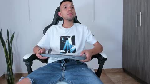 Snapshot of jhors_silv chatting on 09-14-25, 03:44 Jhors online show from 09-14-25, 03:44