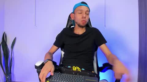 Snapshot of jhors_silv chatting on 10-12-25, 11:37 Jhors online show from 10-12-25, 11:37