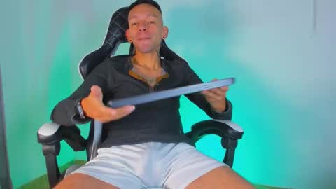 Snapshot of jhors_silv chatting on 10-19-25, 02:01 Jhors online show from 10-19-25, 02:01