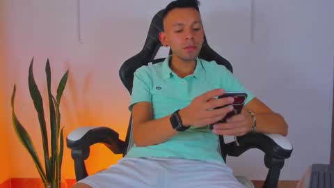 Snapshot of jhors_silv chatting on 10-19-25, 09:15 Jhors online show from 10-19-25, 09:15