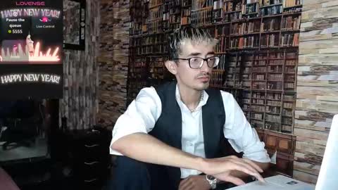 jhosuamoore2 online show from 11-05-25, 12:38