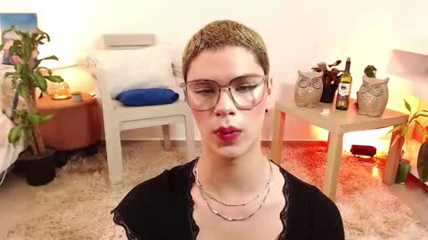 Jhuan Nhez online show from 10-22-25, 09:25