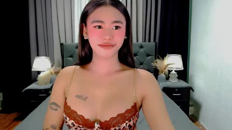 jhuliana_and_charles_room online show from 05-19-26, 11:33