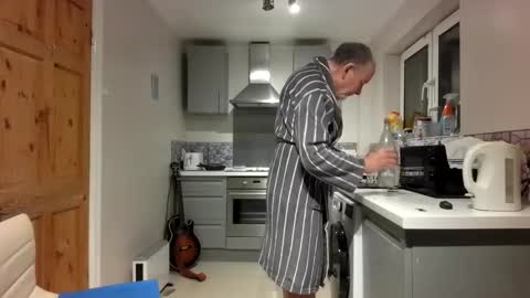 Jim Redgewell online show from 12-18-25, 05:41