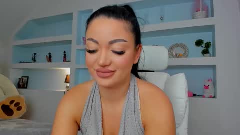 Snapshot of jisselle chatting on 10-02-25, 09:05 Juliee online show from 10-02-25, 09:05