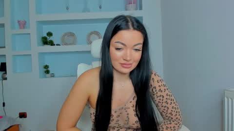 Snapshot of jisselle chatting on 10-21-25, 05:24 Juliee online show from 10-21-25, 05:24