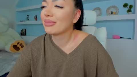 Snapshot of jisselle chatting on 10-28-25, 07:38 Juliee online show from 10-28-25, 07:38