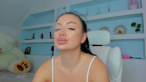 Snapshot of jisselle chatting on 11-09-25, 06:17 Juliee online show from 11-09-25, 06:17