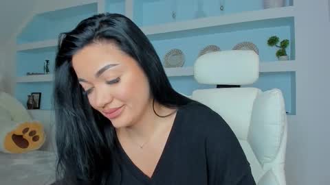 Snapshot of jisselle chatting on 11-20-25, 07:46 Juliee online show from 11-20-25, 07:46