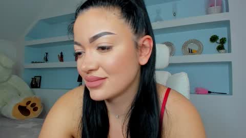 Snapshot of jisselle chatting on 11-26-25, 08:10 Juliee online show from 11-26-25, 08:10