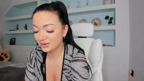 Juliee online show from 02-24-26, 06:17