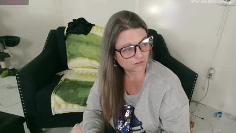 Snapshot of jjjust4fun1985 chatting on 12-05-24, 01:36 Nicole Allen online show from 12-05-24, 01:36