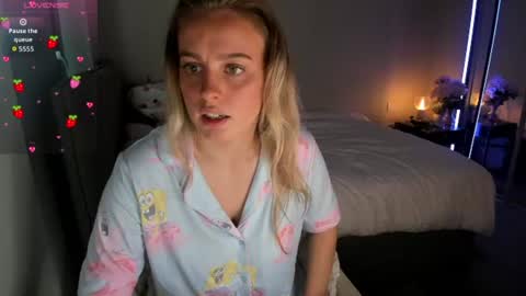 Snapshot of jjulietterose chatting on 06-17-26, 08:50 Juliette Rose online show from 06-17-26, 08:50