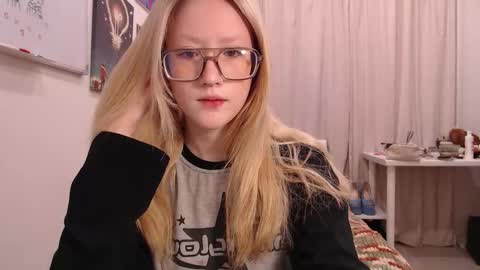 Snapshot of joan_kiss chatting on 10-17-25, 03:20 joan_kiss online show from 10-17-25, 03:20