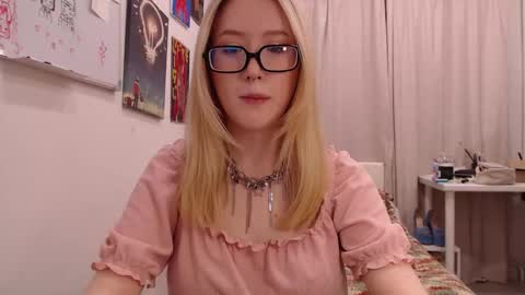 Snapshot of joan_kiss chatting on 12-17-25, 01:28 joan_kiss online show from 12-17-25, 01:28