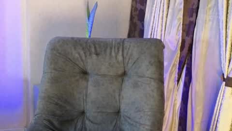 Snapshot of joan_saenz chatting on 10-17-25, 02:04 JOAN SAENZ online show from 10-17-25, 02:04