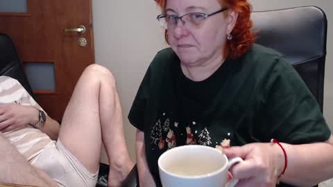 Snapshot of joannaandneighbour chatting on 12-27-24, 02:12 Joanna and Greg online show from 12-27-24, 02:12