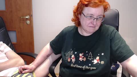 Snapshot of joannaandneighbour chatting on 12-29-24, 11:40 Joanna and Greg online show from 12-29-24, 11:40