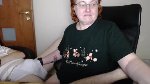 Snapshot of joannaandneighbour chatting on 12-30-24, 03:57 Joanna and Greg online show from 12-30-24, 03:57