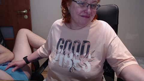 Snapshot of joannaandneighbour chatting on 01-10-25, 09:13 Joanna and Greg online show from 01-10-25, 09:13