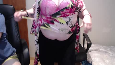 Snapshot of joannaandneighbour chatting on 01-11-25, 11:45 Joanna and Greg online show from 01-11-25, 11:45