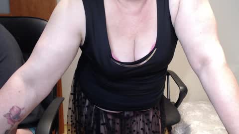 Snapshot of joannaandneighbour chatting on 01-19-25, 12:17 Joanna and Greg online show from 01-19-25, 12:17