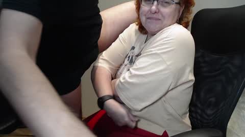 Snapshot of joannaandneighbour chatting on 01-24-25, 04:39 Joanna and Greg online show from 01-24-25, 04:39