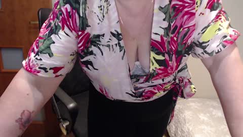 Snapshot of joannaandneighbour chatting on 02-03-25, 11:42 Joanna and Greg online show from 02-03-25, 11:42