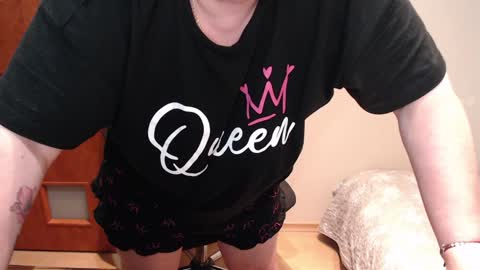 Snapshot of joannaandneighbour chatting on 02-04-25, 10:32 Joanna and Greg online show from 02-04-25, 10:32