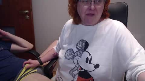 Snapshot of joannaandneighbour chatting on 02-12-25, 07:13 Joanna and Greg online show from 02-12-25, 07:13