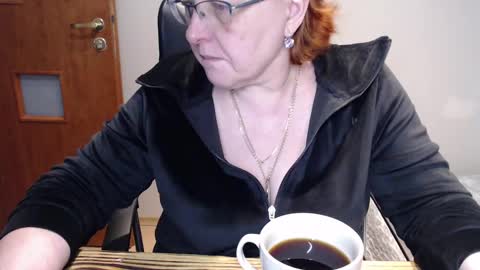 Snapshot of joannaandneighbour chatting on 02-25-25, 02:33 Joanna and Greg online show from 02-25-25, 02:33