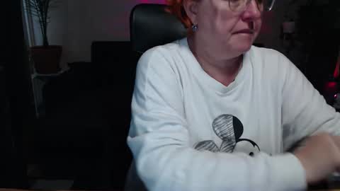 Snapshot of joannaandneighbour chatting on 10-17-25, 08:17 Joanna and Greg online show from 10-17-25, 08:17