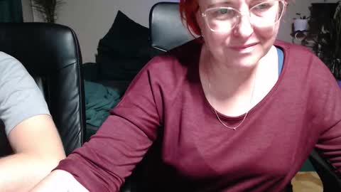 Snapshot of joannaandneighbour chatting on 10-20-25, 07:25 Joanna and Greg online show from 10-20-25, 07:25