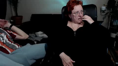 Snapshot of joannaandneighbour chatting on 11-22-25, 09:47 Joanna and Greg online show from 11-22-25, 09:47