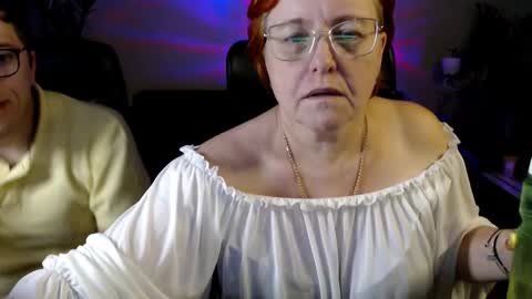 Snapshot of joannaandneighbour chatting on 11-29-25, 01:14 Joanna and Greg online show from 11-29-25, 01:14